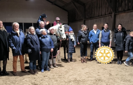 Remise des fonds à l'association Equi Handi Bonheur